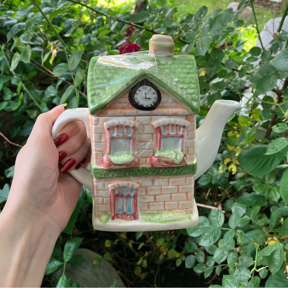 ANTIQUE DOLLHOUSE TEA POT